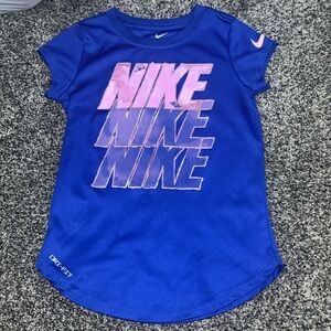 Girls Nike tshirt. 6